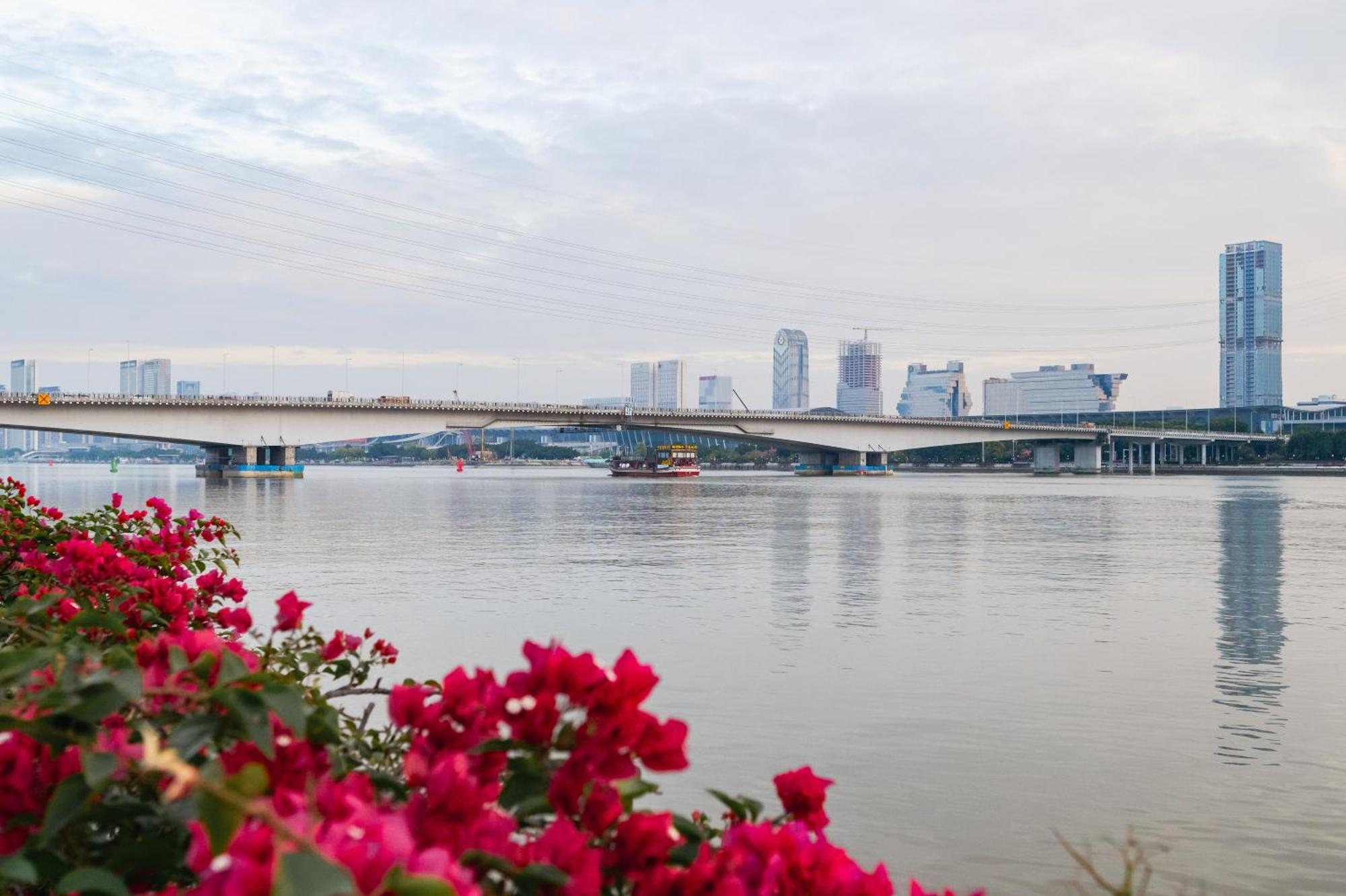 Livetour Hotel Zhujiang New Town Guangzhou Exterior photo